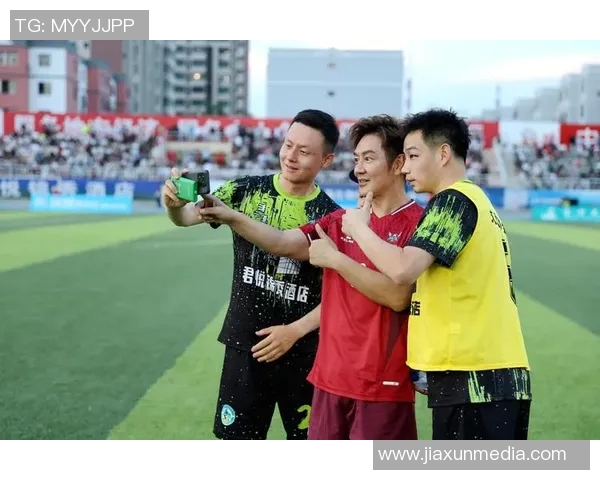 香港足球明星队在国际赛场上的表现引发国外媒体热议与评论分析